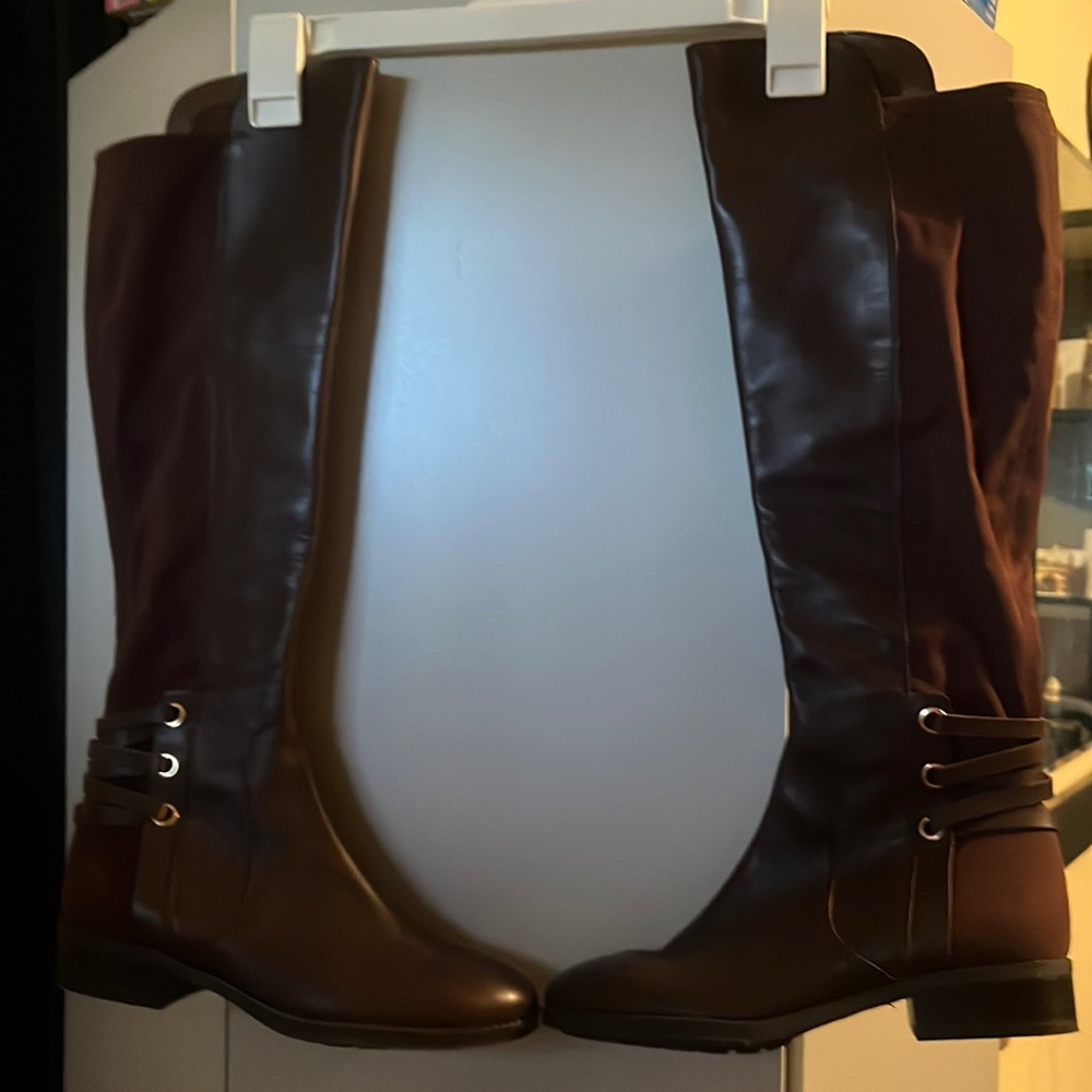 Woman's Brown Boots